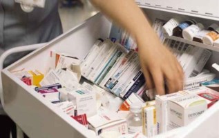 Coronavirus, carenza di farmaci negli ospedali: «Al via misure eccezionali»